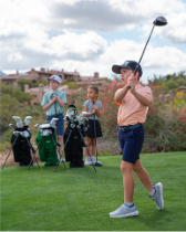 ゴルフ場でバットを構えている男性

AI 生成コンテンツは誤りを含む可能性があります。