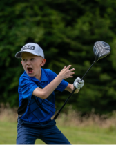 ゴルフをしている人がバットを構えている男性

AI 生成コンテンツは誤りを含む可能性があります。